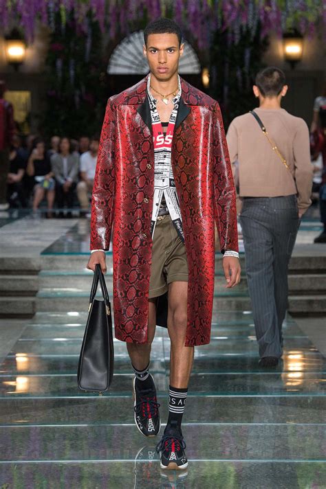 versace spring summer 2019 men& 39|Versace Spring / Summer 2019 Men's Runway Show .